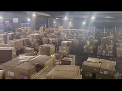 창고는 제품을 옮깁니다